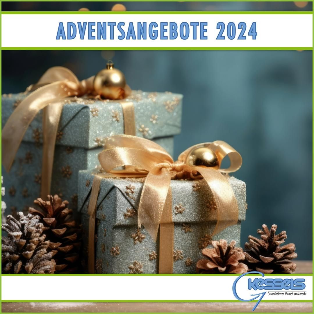 Zwei wunderschön verpackte silberne Geschenke mit goldenen Bändern, umgeben von Tannenzapfen, werben für die Adventsangebote 2024.